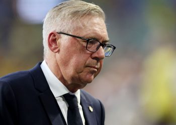 ancelotti-celebra-atuacao-solida,-mas-pede-calma-para-mata-mata