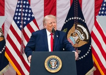 trump-acusa-ira-de-violar-cessar-fogo,-e-tensao-volta-a-aumentar