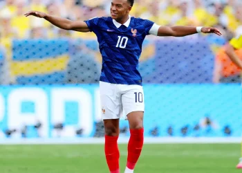 franca-supera-suecia-com-dois-de-mbappe-e-esta-nas-oitavas-da-copa