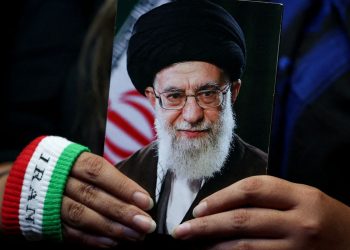 funeral-publico-de-ali-khamenei-comeca-em-teera