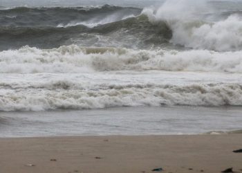marinha-alerta-para-ressaca-no-litoral-do-rio