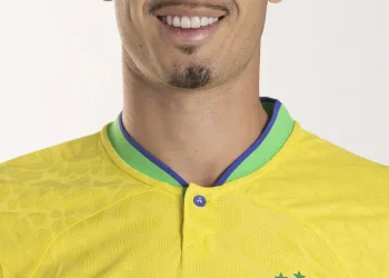 por-mais-ofensiva,-brasil-deve-entrar-em-campo-com-gabriel-martinelli