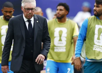 ancelotti-lamenta-eliminacao-e-ja-projeta-novo-ciclo:-“nao-e-o-fim”