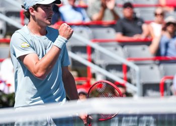 joao-fonseca-supera-tsitsipas-na-estreia-do-masters-1000-de-montreal