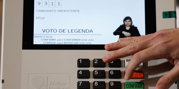 acessibilidade:-urna-eletronica-passa-por-mudancas-para-eleicoes-2026