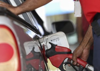 pl-que-reduz-impacto-de-conflito-no-preco-dos-combustiveis-e-aprovado