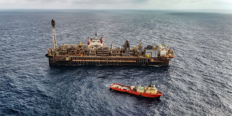 petrobras-anuncia-descoberta-de-petroleo-na-margem-equatorial