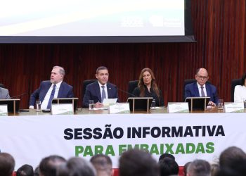 tse-apresenta-sistema-brasileiro-de-votacao-a-embaixadores