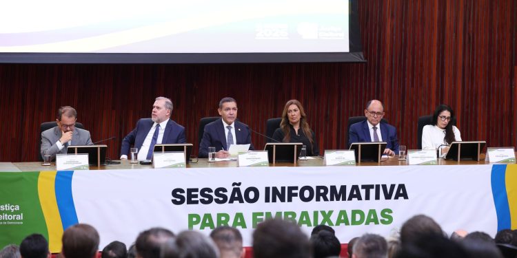 tse-apresenta-sistema-brasileiro-de-votacao-a-embaixadores