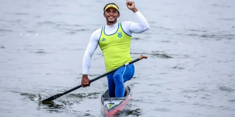 isaquias-queiroz-conquista-a-medalha-de-ouro-no-mundial-de-canoagem