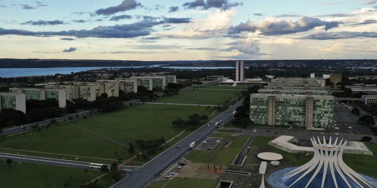 proposta-de-orcamento-para-2027-preve-salario-minimo-de-r$-1.741