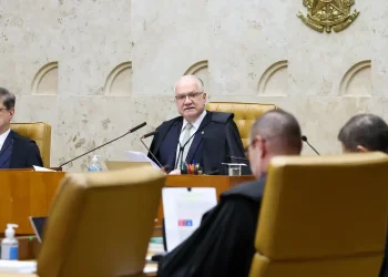 ministros-aposentados-do-stf-pedem-“rigorosa-apuracao”-de-crise