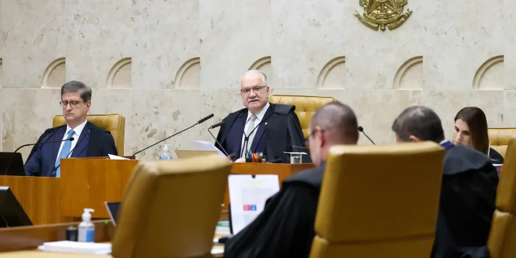 ministros-aposentados-do-stf-pedem-“rigorosa-apuracao”-de-crise