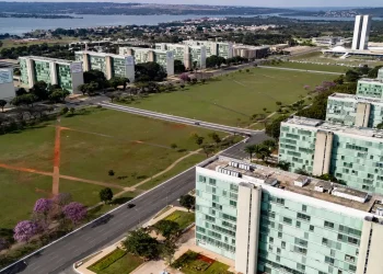 arrecadacao-federal-de-agosto-bate-recorde-e-atinge-r$-235,5-bi