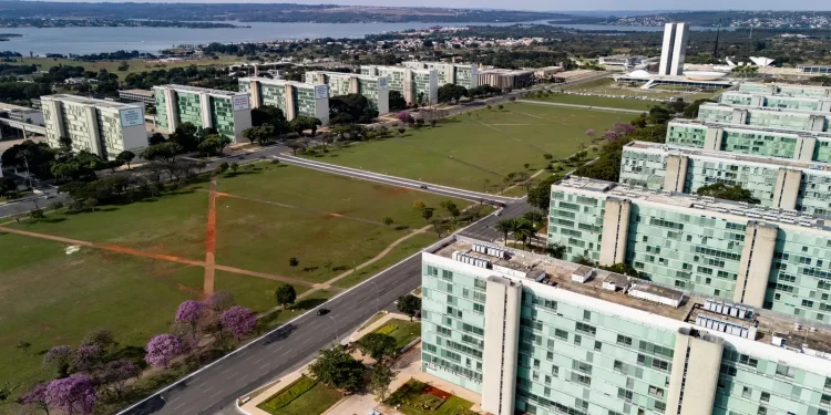 arrecadacao-federal-de-agosto-bate-recorde-e-atinge-r$-235,5-bi