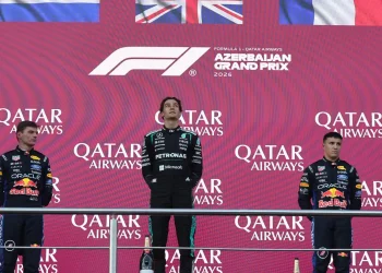 formula-1:-russell-supera-verstappen-por-0.1s-e-vence-gp-do-azerbaijao