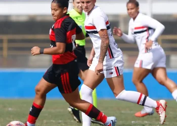 nova-lei-estimula-igualdade-salarial-para-atletas-de-futebol-feminino